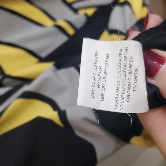 Black and yellow dress with beads around neck - Picture 5 of 8